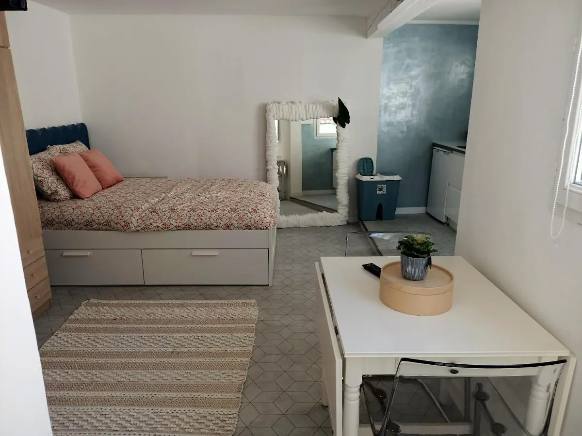 Martigues Adorable Petite Guest House Ubytování v soukromí